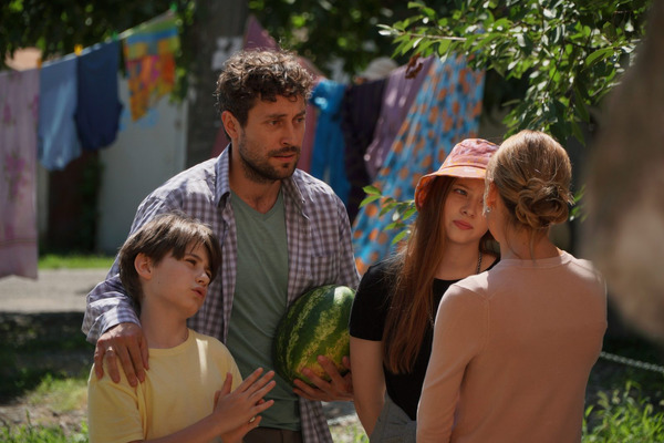 Кадр из фильма Семейный бюджет