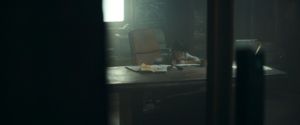 Кадр из фильма Чужая Земля