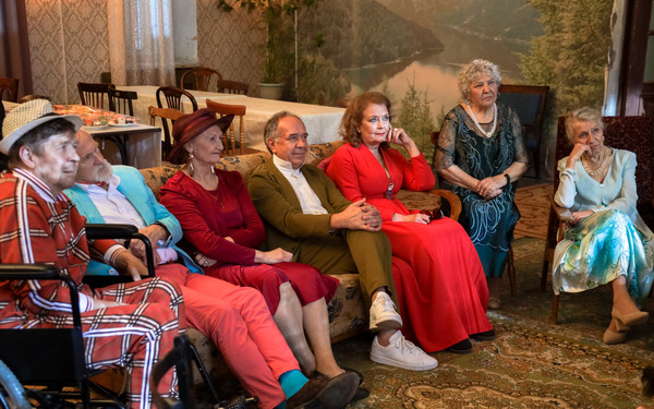 Кадр из фильма Старые шишки