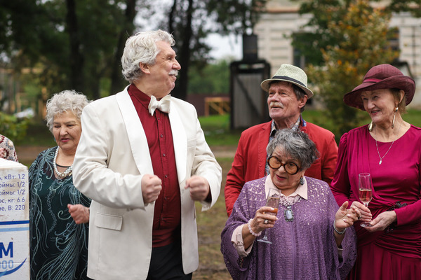 Кадр из фильма Старые шишки