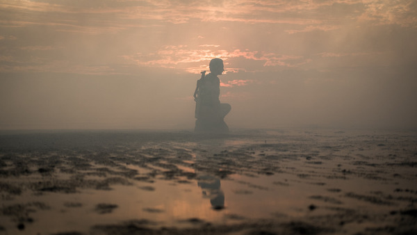 Кадр из фильма Чужая Земля