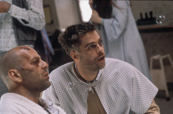 Кадр из фильма 12 обезьян