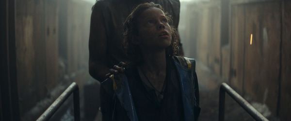 Кадр из фильма Чужая Земля