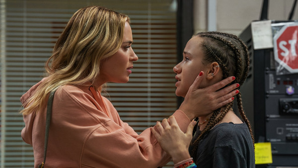 Кадр из фильма Продавцы боли