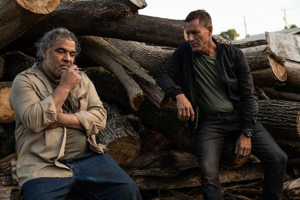 Кадр из фильма Клык