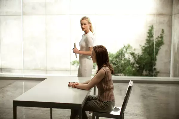 Кадр из фильма Гостья