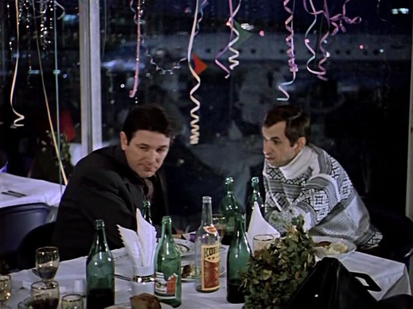 Кадр из фильма Ирония судьбы, или С легким паром!