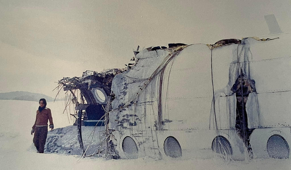 Кадр из фильма Общество снега