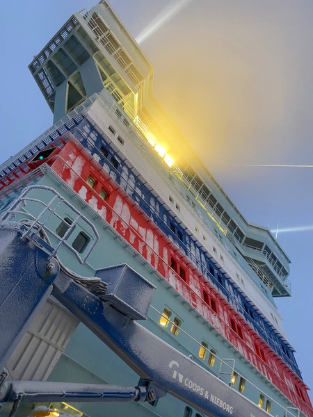 Кадр из фильма Северный морской путь, или Русская дорога в океане