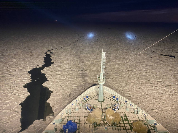 Кадр из фильма Северный морской путь, или Русская дорога в океане