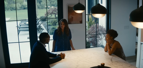 Кадр из фильма Оставь мир позади