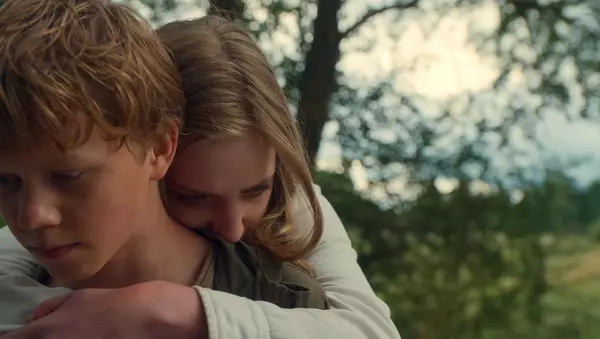 Кадр из фильма Лето. Нулевые