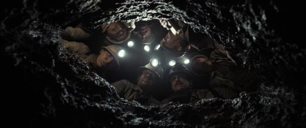 Кадр из фильма Спуск в бездну